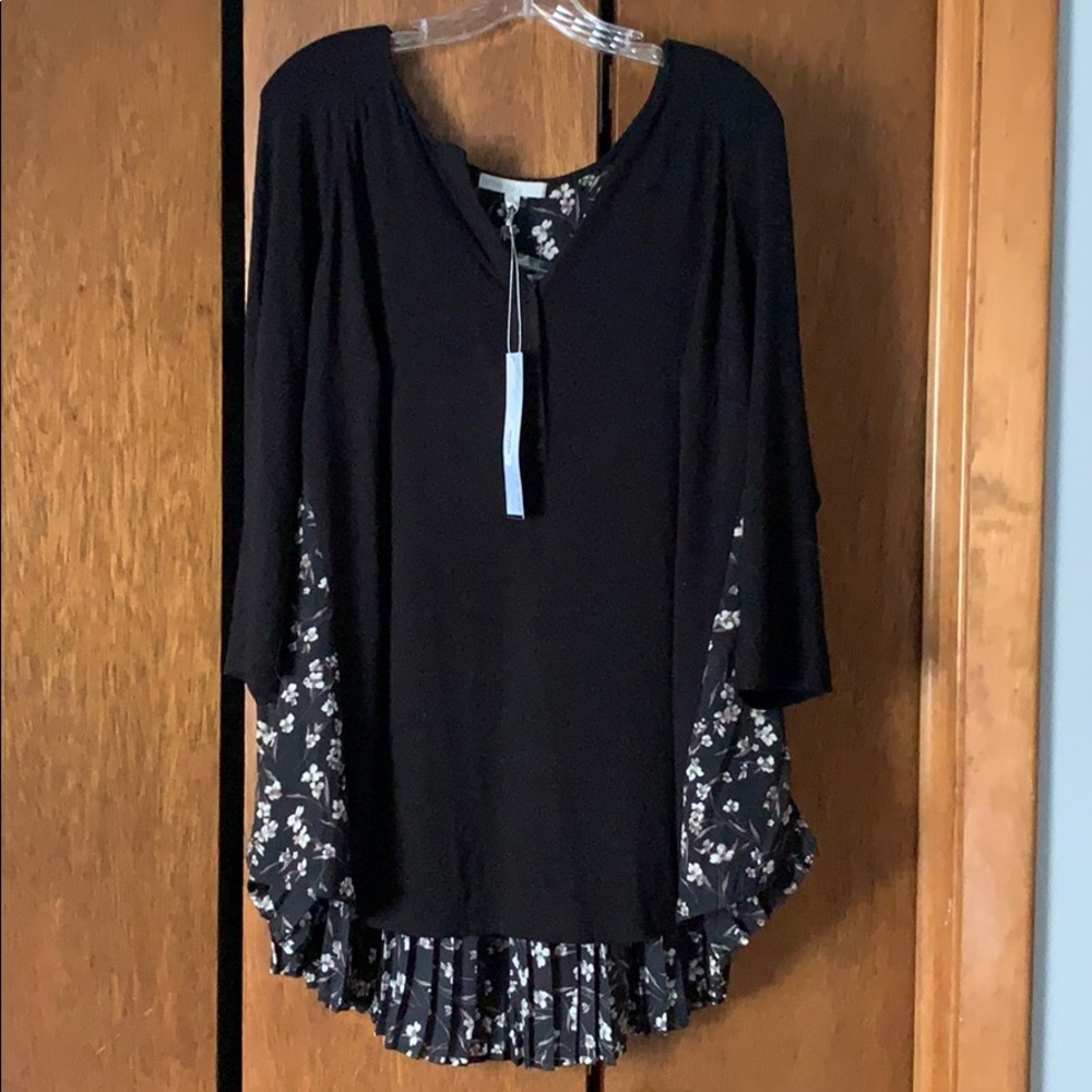 3/4 tee with flowered back